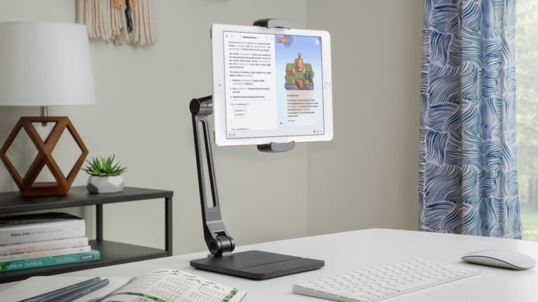 Le support pour iPad réglable Twelve South HoverBar Duo vous permet de visualiser votre écran en mode mains libres