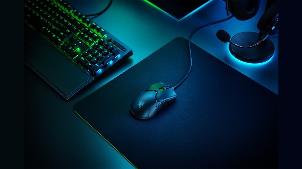 Souris Razer Viper 8K pour les joueurs au design ambidextre, lancement de la technologie Hyperpolling
