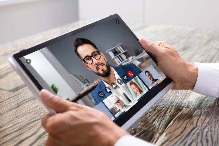 Tout savoir sur la visioconférence sur ipad géant